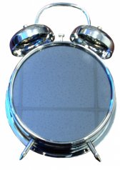 Зеркало с часами в форме будильника